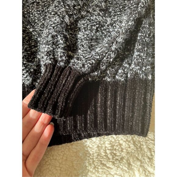 Tahari NWT black and white marbled sweater size S - Picture 6 of 8